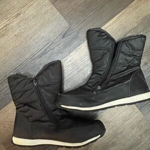 Time and Tru Black Winter Boots